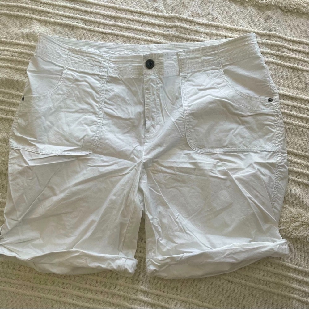 INC International Concepts Macy’s Plus Size White cargo shorts pockets size 18W - Picture 2 of 16